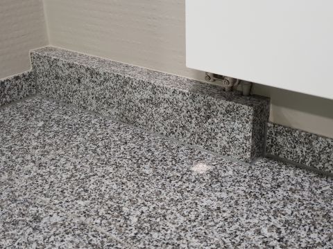 Polierter Granitfußboden